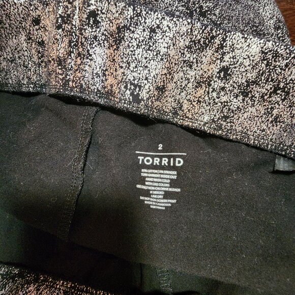 Torrid  Stretch Leggings Womens Size 2 Black & Silver - Picture 3 of 3